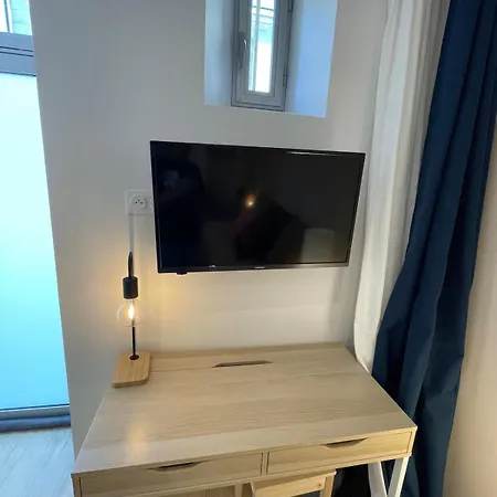 24 M2 Center *